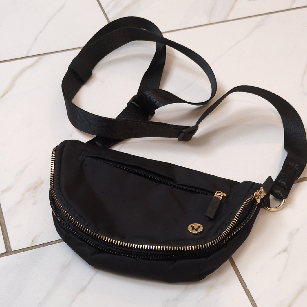 Lululemon Micro Festival Bag 2L black with gold hardware